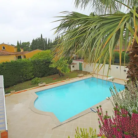Vakantiehuis Cozy Holiday In With Terrace Roquebrune-sur-Argens