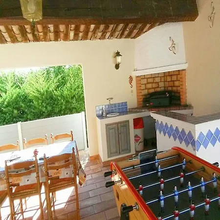 Cozy Holiday In With Terrace Vakantiehuis