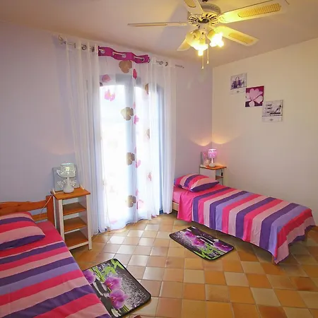 Vakantiehuis Cozy Holiday In With Terrace
