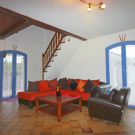 Vakantiehuis Cozy Holiday In With Terrace
