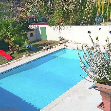 Cozy Holiday In With Terrace Vakantiehuis